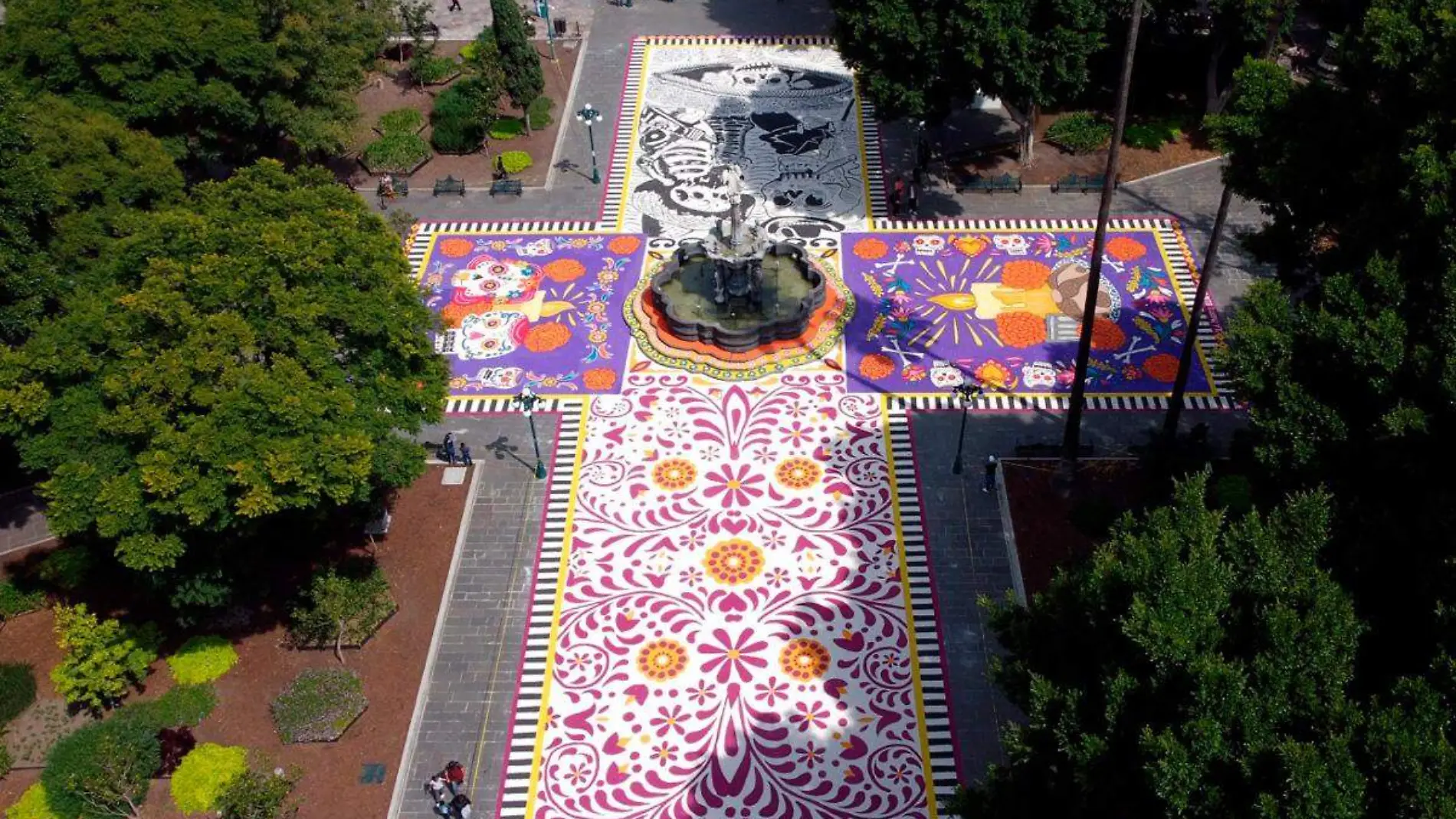 alfombra monumental en el zocalo de Puebla